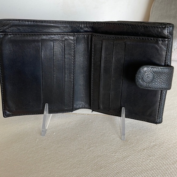 CHANEL COMPACT WALLET - Picture 3 of 10